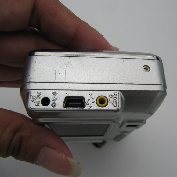 Fuji - FinePix 5.1MP Compact Digital Camera - For Parts Only - Picture 7 of 10